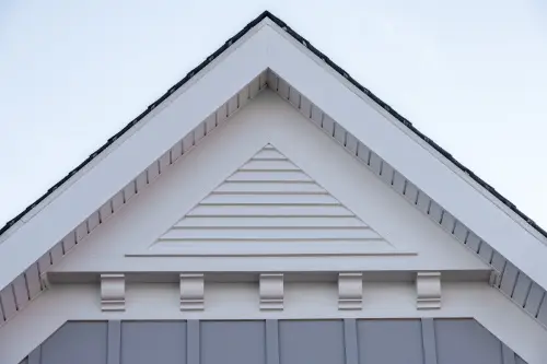 Wide fascia peak
